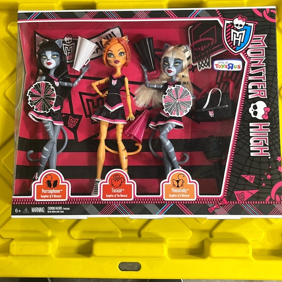 MONSTER HIGH - Fearleading Cheer Squad: 3 Cat Doll Set!  NIB - Picture 1 of 5